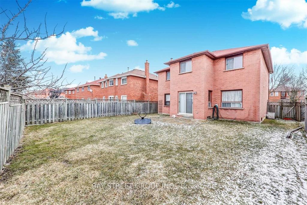 Photo 19 of 36 Norman Ross Drive, Markham, Middlefield — HOMEH