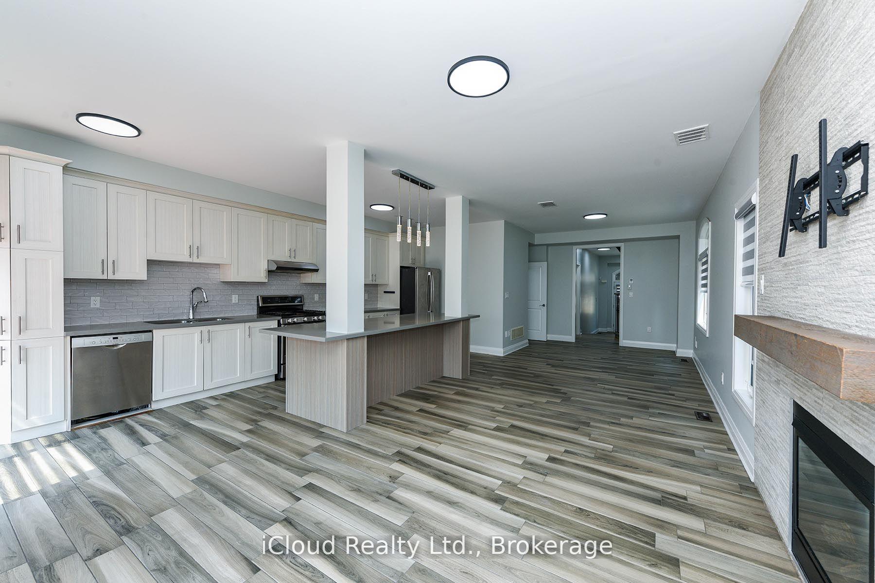 Photo 8 of 66 Gammon Crescent, Brampton, Bram West — HOMEH