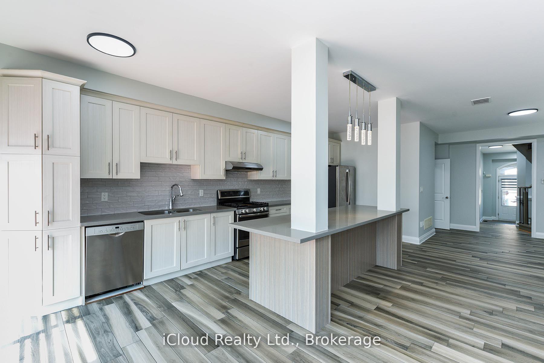 Photo 3 of 66 Gammon Crescent, Brampton, Bram West — HOMEH