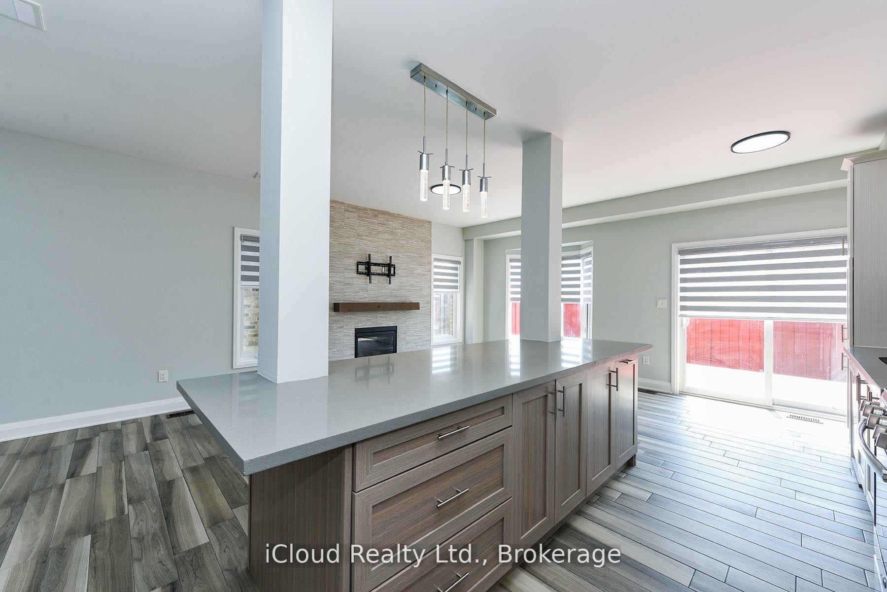 Photo 12 of 66 Gammon Crescent, Brampton, Bram West — HOMEH