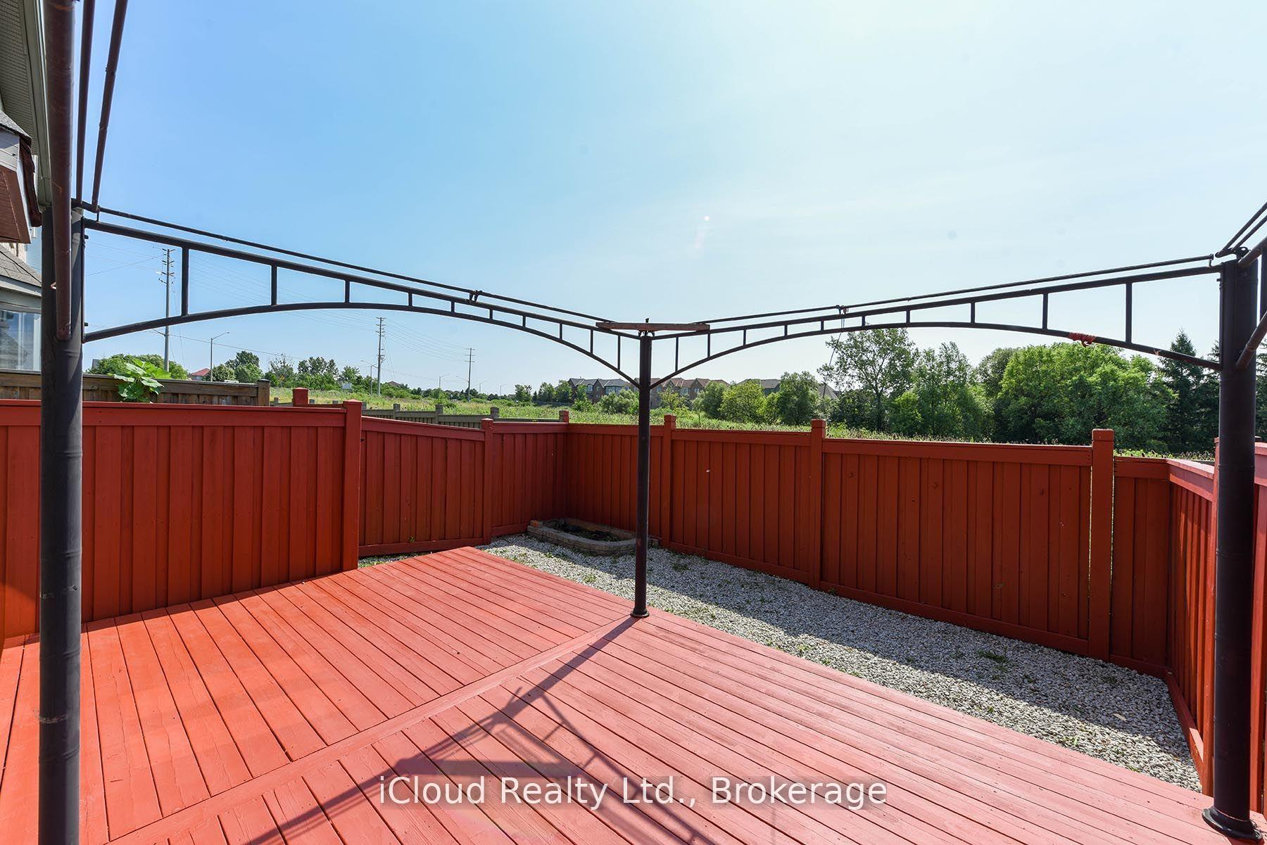 Photo 33 of 66 Gammon Crescent, Brampton, Bram West — HOMEH