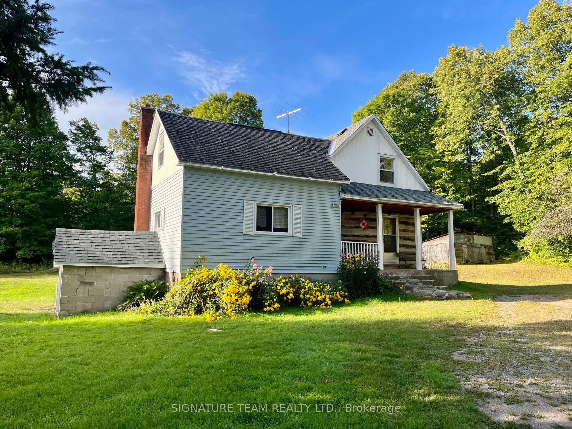 Front of 905 Silver Lake Road
