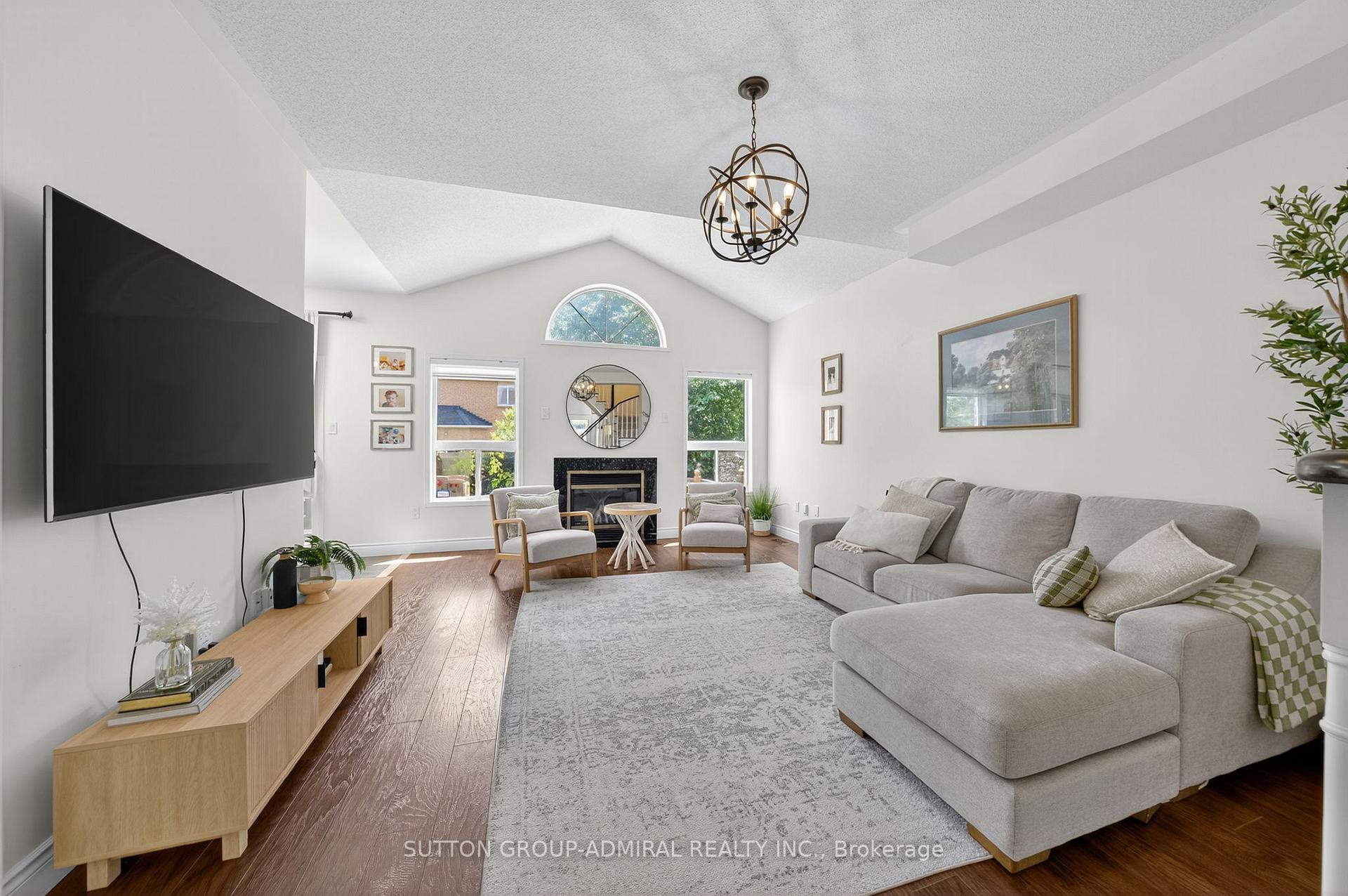 Photo 2 of 65 Belvia Drive, Vaughan, Patterson — HOMEH