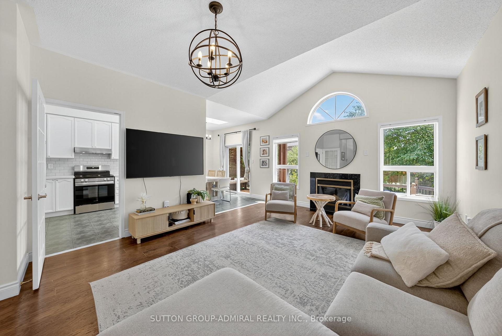 Photo 8 of 65 Belvia Drive, Vaughan, Patterson — HOMEH
