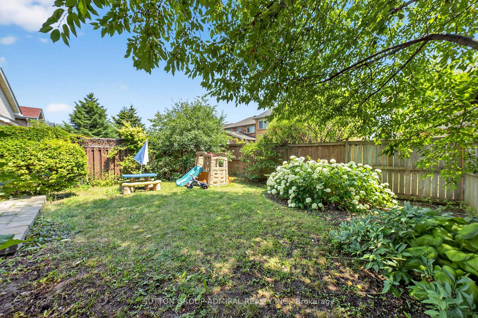 Photo 23 of 65 Belvia Drive, Vaughan, Patterson — HOMEH