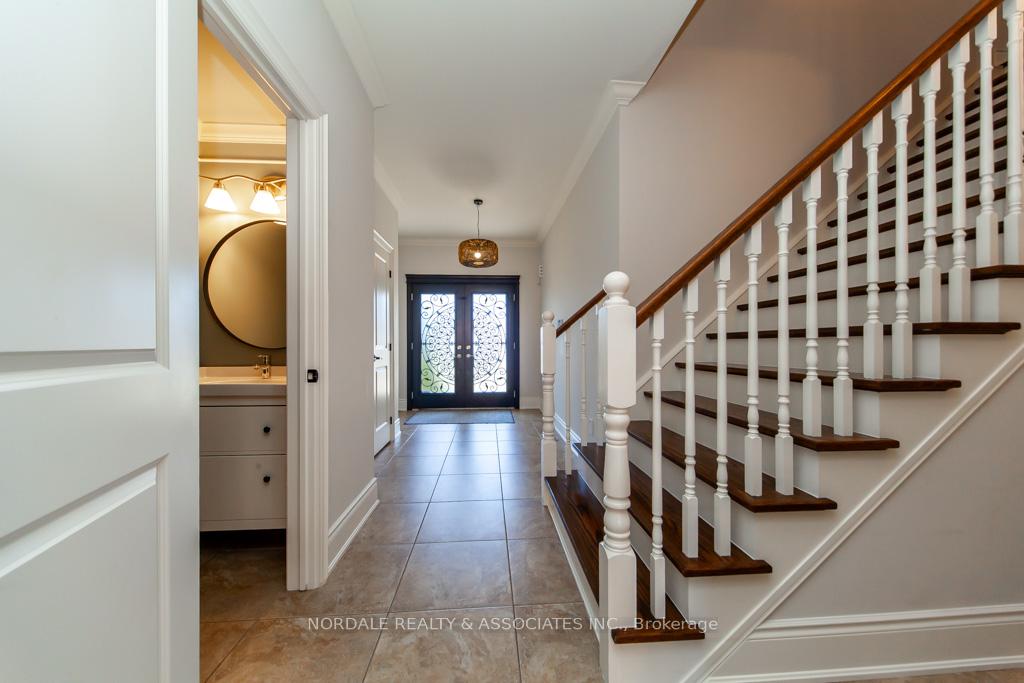 Photo 2 of 59 Whittington Drive, Hamilton, Ancaster — HOMEH