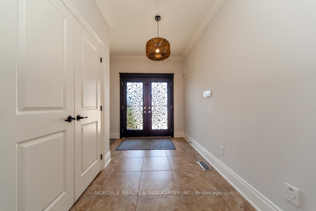 Photo 3 of 59 Whittington Drive, Hamilton, Ancaster — HOMEH