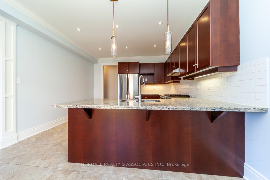 Photo 11 of 59 Whittington Drive, Hamilton, Ancaster — HOMEH