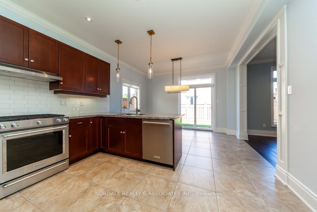 Photo 13 of 59 Whittington Drive, Hamilton, Ancaster — HOMEH