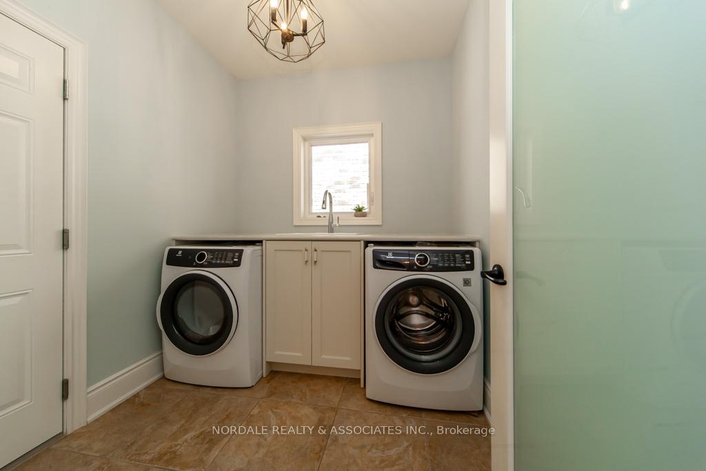 Photo 18 of 59 Whittington Drive, Hamilton, Ancaster — HOMEH