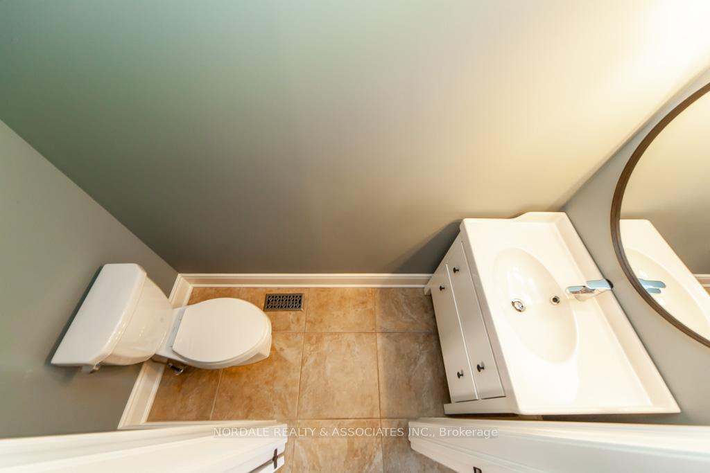 Photo 17 of 59 Whittington Drive, Hamilton, Ancaster — HOMEH