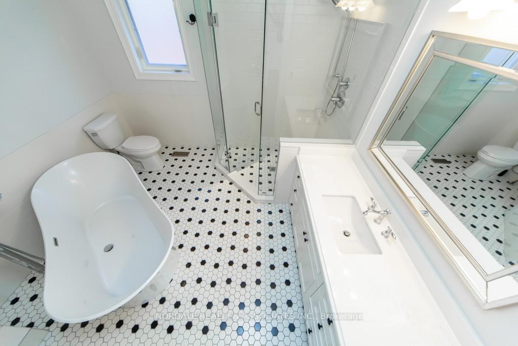 Photo 25 of 59 Whittington Drive, Hamilton, Ancaster — HOMEH