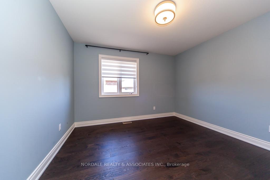 Photo 35 of 59 Whittington Drive, Hamilton, Ancaster — HOMEH