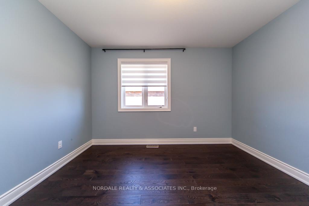 Photo 32 of 59 Whittington Drive, Hamilton, Ancaster — HOMEH