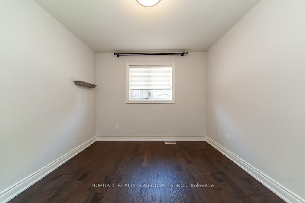 Photo 37 of 59 Whittington Drive, Hamilton, Ancaster — HOMEH