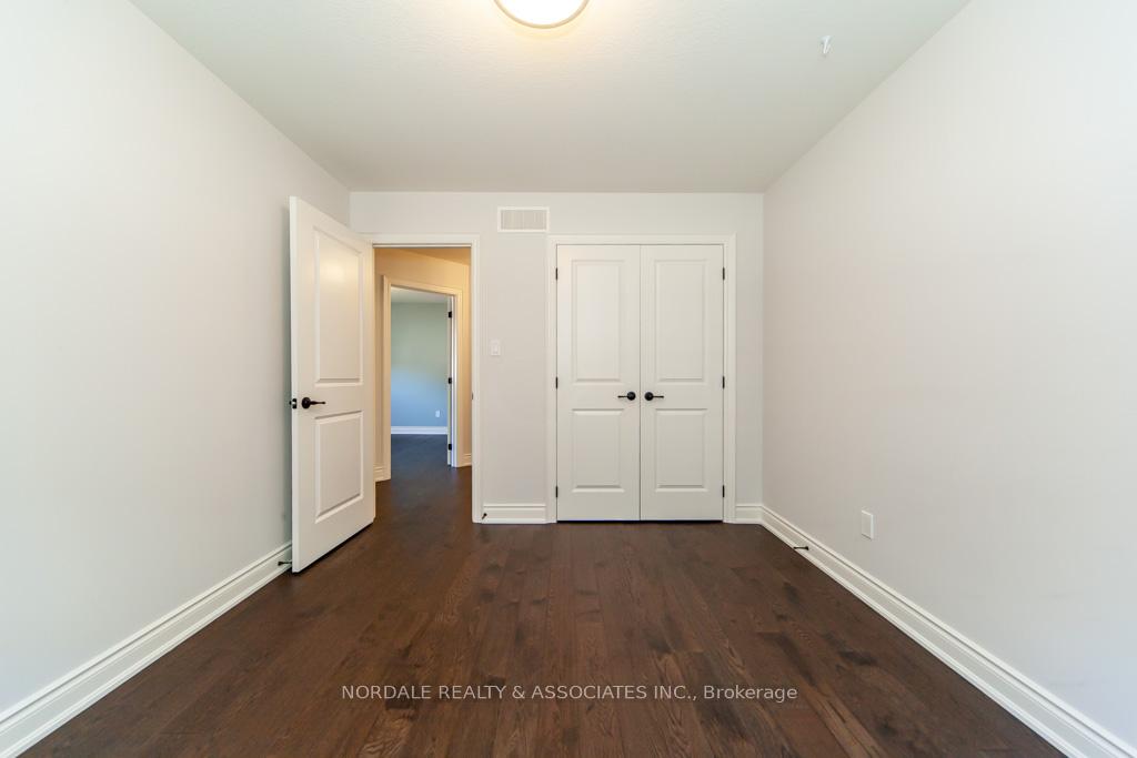 Photo 38 of 59 Whittington Drive, Hamilton, Ancaster — HOMEH