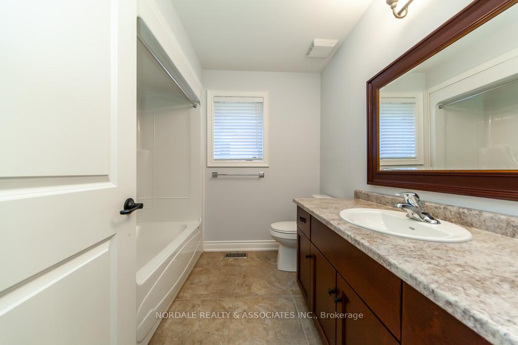 Photo 41 of 59 Whittington Drive, Hamilton, Ancaster — HOMEH