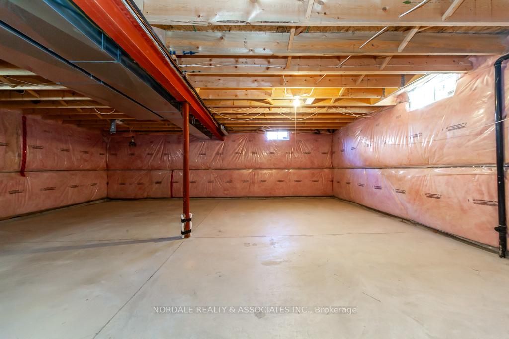Photo 42 of 59 Whittington Drive, Hamilton, Ancaster — HOMEH
