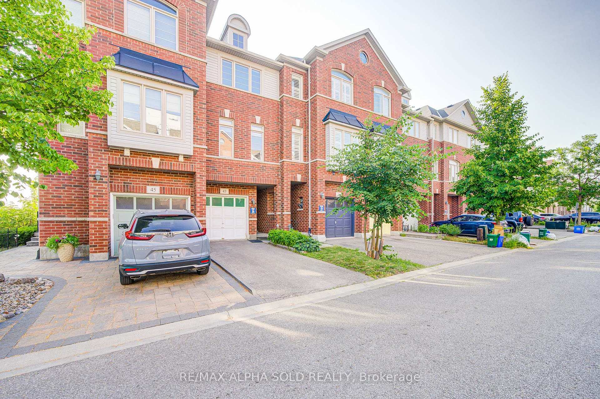 Photo 3 of 43 Beehive Lane, Markham, Wismer — HOMEH
