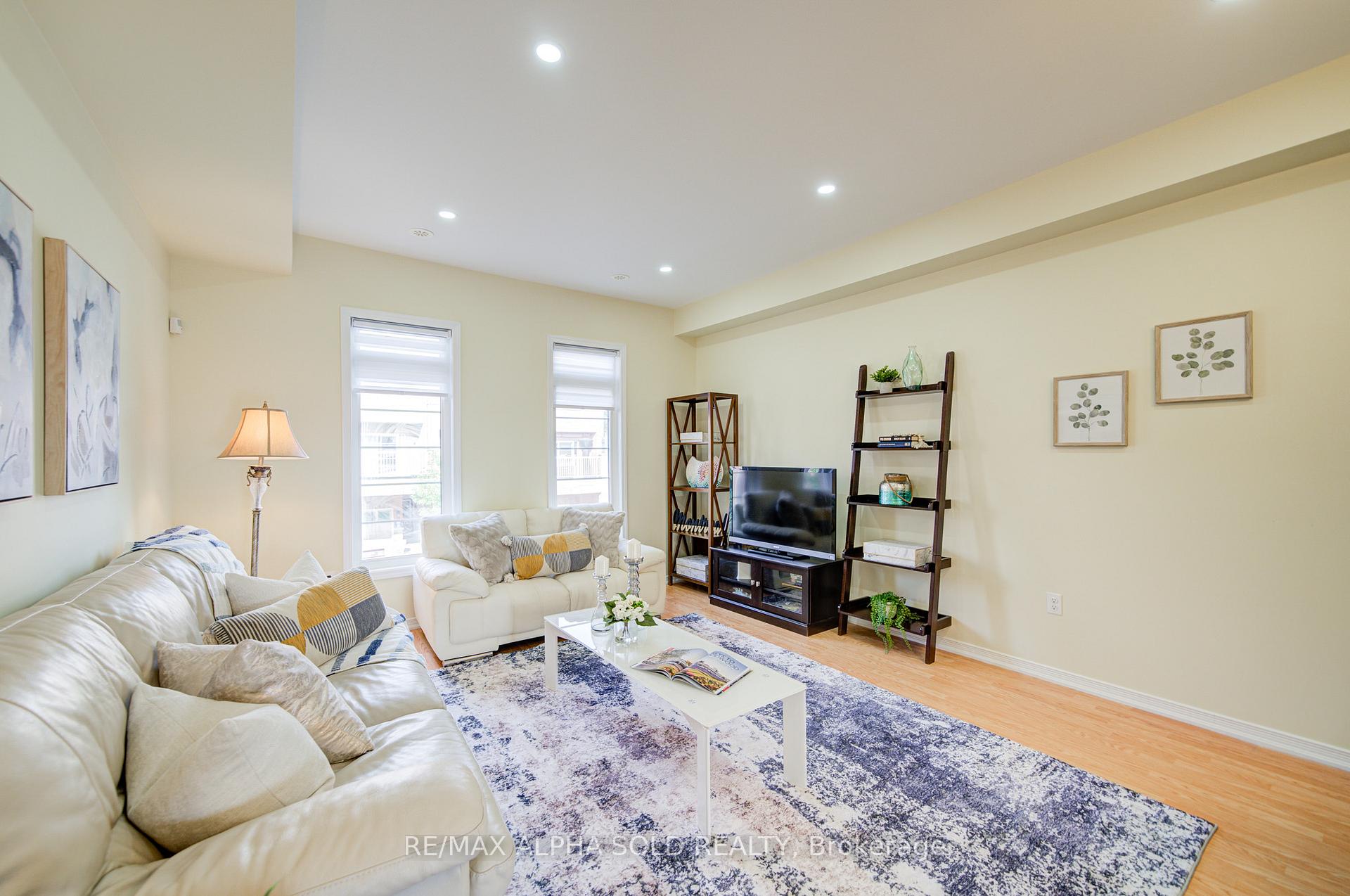 Photo 16 of 43 Beehive Lane, Markham, Wismer — HOMEH