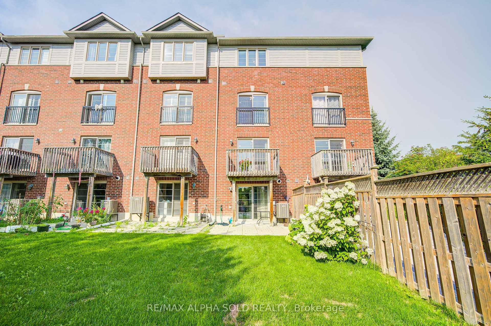 Photo 45 of 43 Beehive Lane, Markham, Wismer — HOMEH