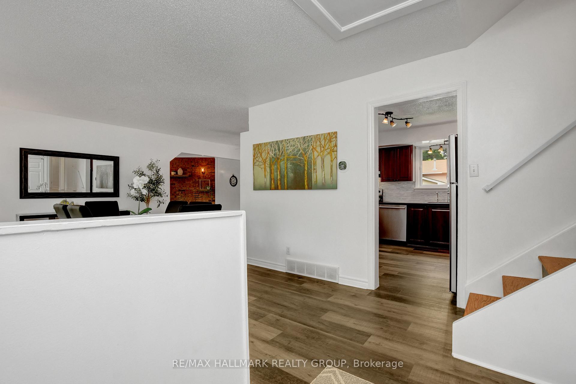 Photo 6 of 43 Gamble Drive, Ottawa, Richmond — HOMEH
