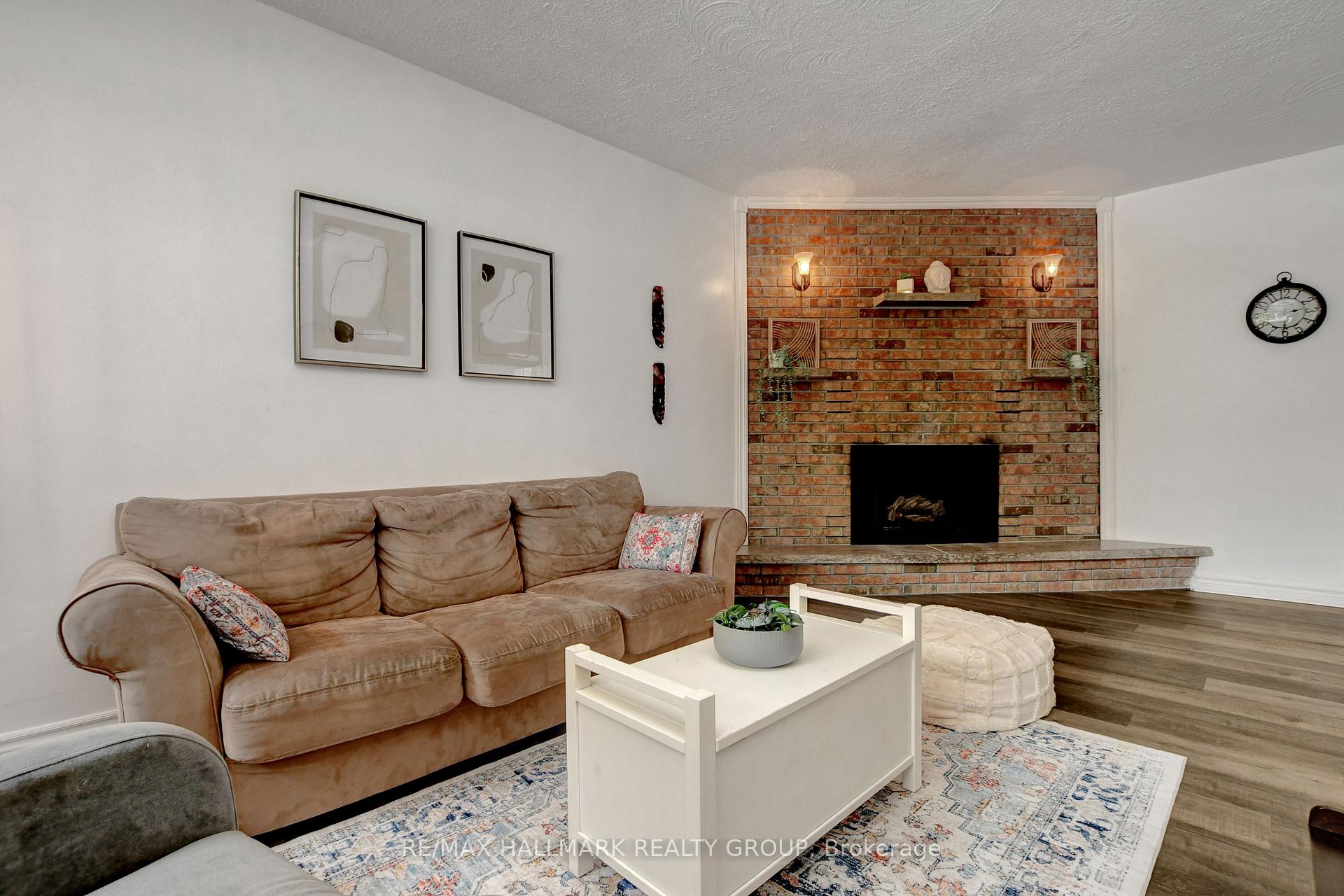 Photo 10 of 43 Gamble Drive, Ottawa, Richmond — HOMEH
