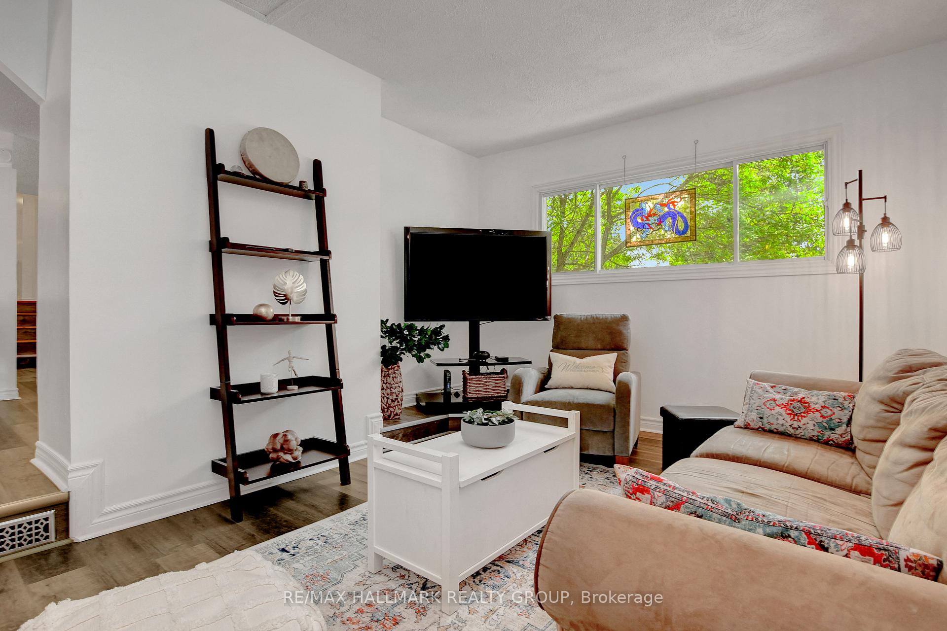 Photo 12 of 43 Gamble Drive, Ottawa, Richmond — HOMEH