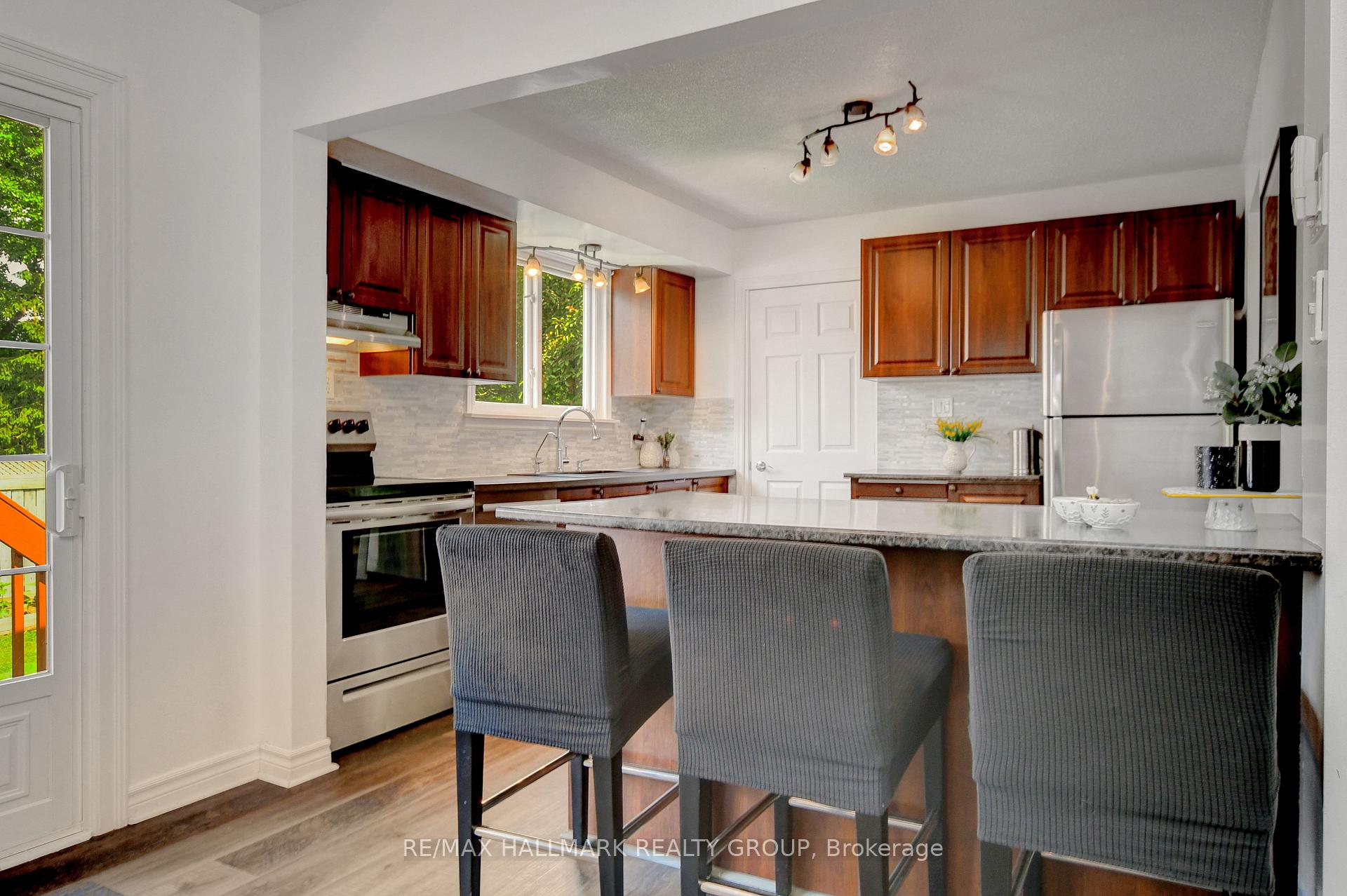 Photo 17 of 43 Gamble Drive, Ottawa, Richmond — HOMEH
