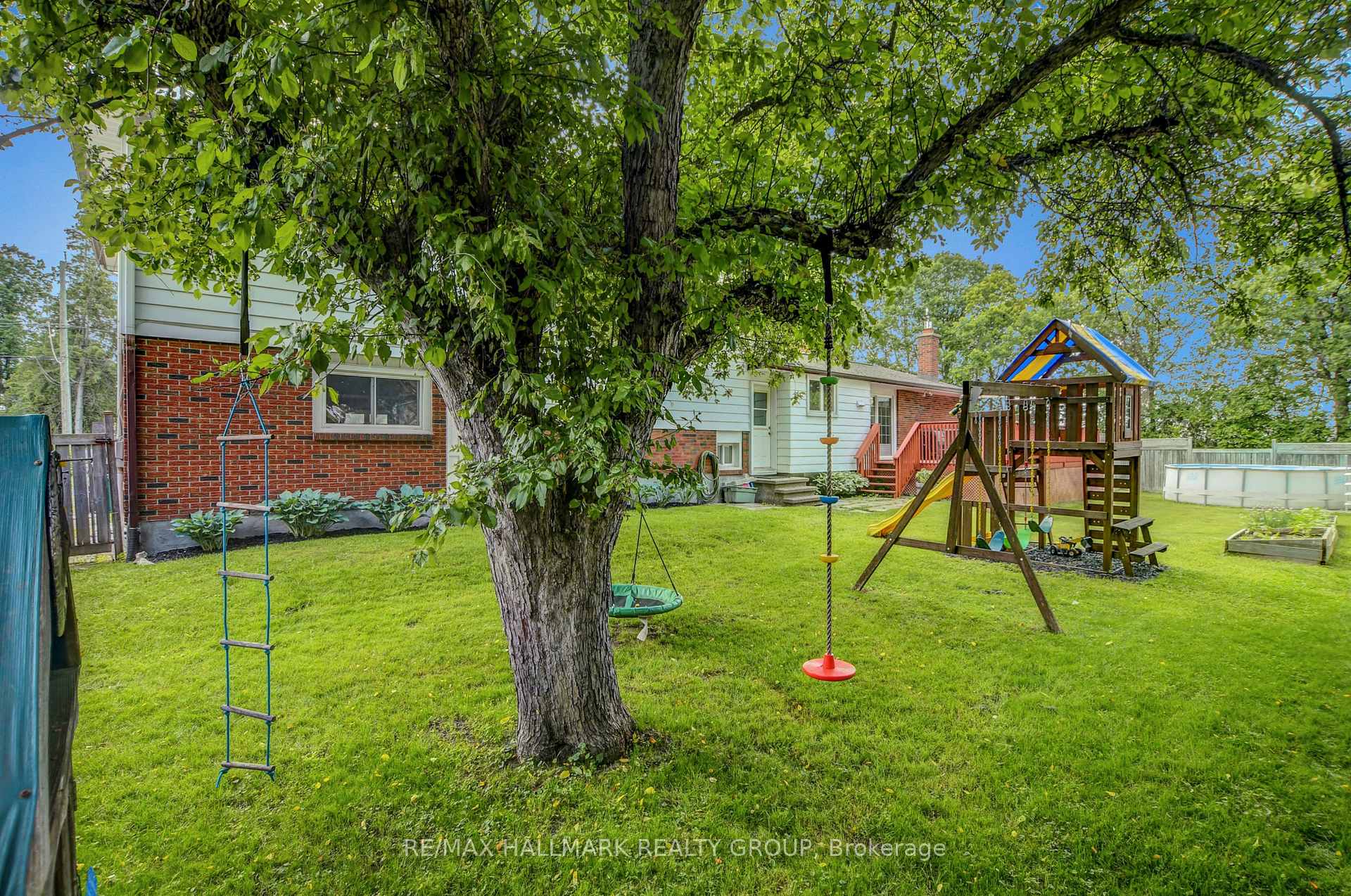 Photo 46 of 43 Gamble Drive, Ottawa, Richmond — HOMEH