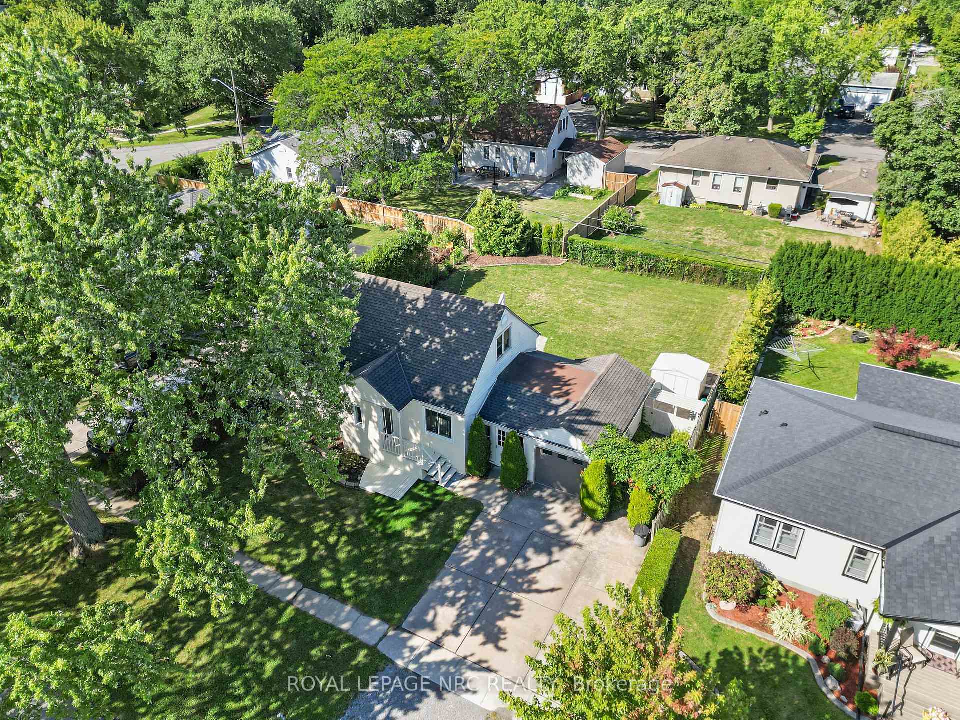 Photo 2 of 3 East Lynn Street E, St. Catharines, Vine/Linwell — HOMEH
