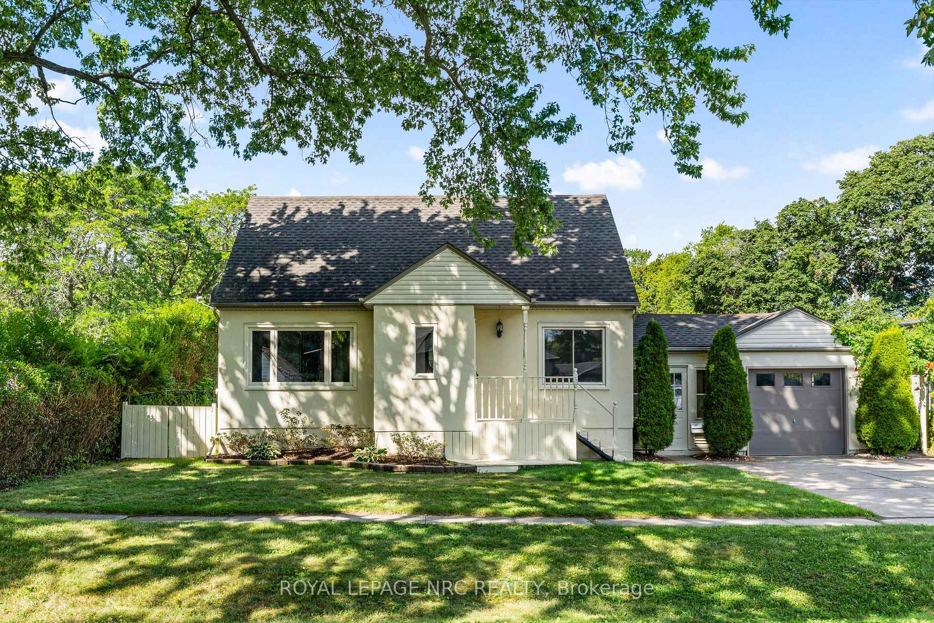 Photo 6 of 3 East Lynn Street E, St. Catharines, Vine/Linwell — HOMEH