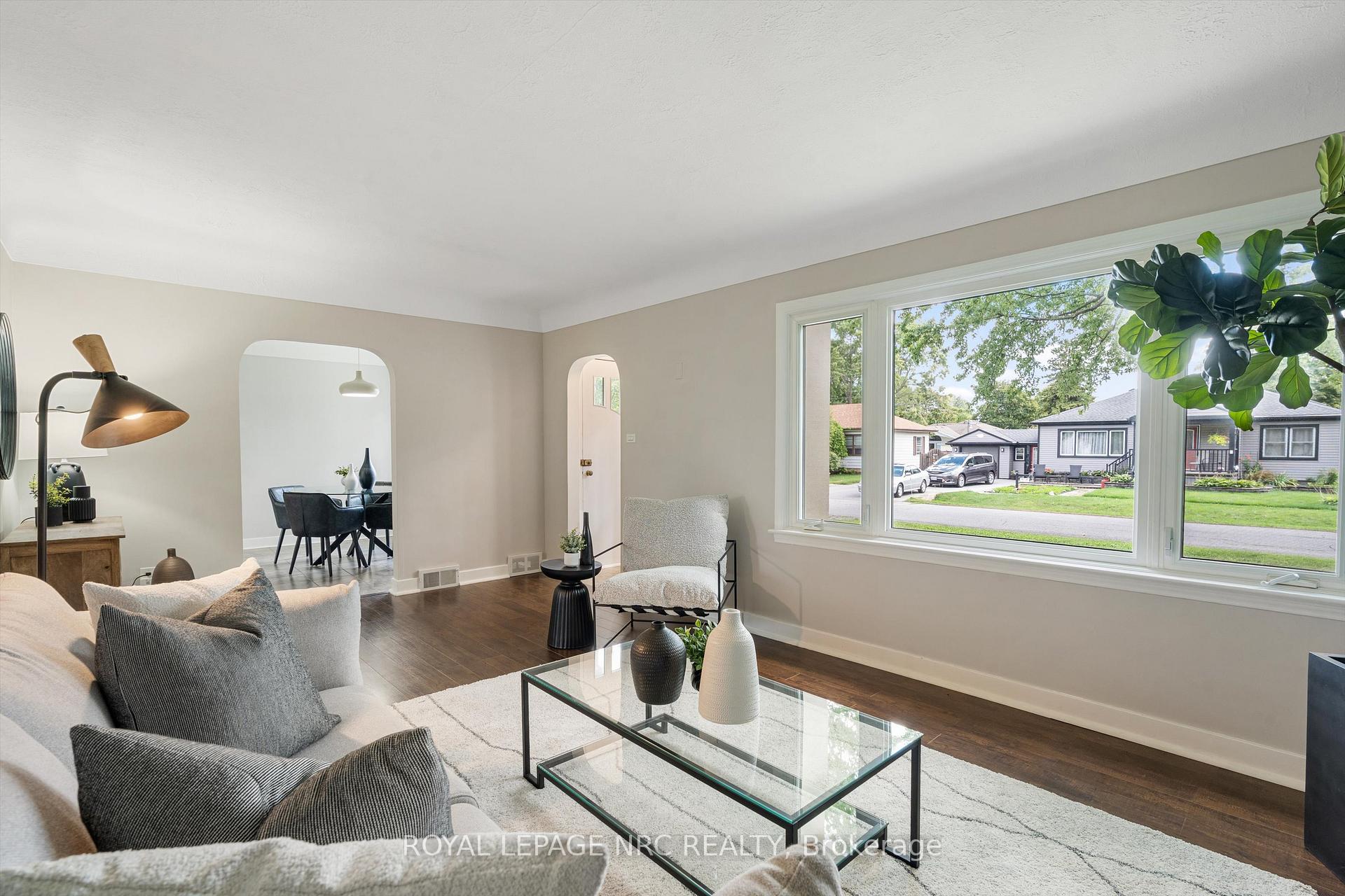 Photo 5 of 3 East Lynn Street E, St. Catharines, Vine/Linwell — HOMEH