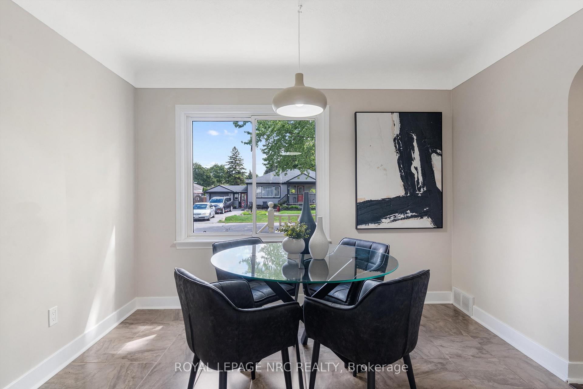 Photo 18 of 3 East Lynn Street E, St. Catharines, Vine/Linwell — HOMEH