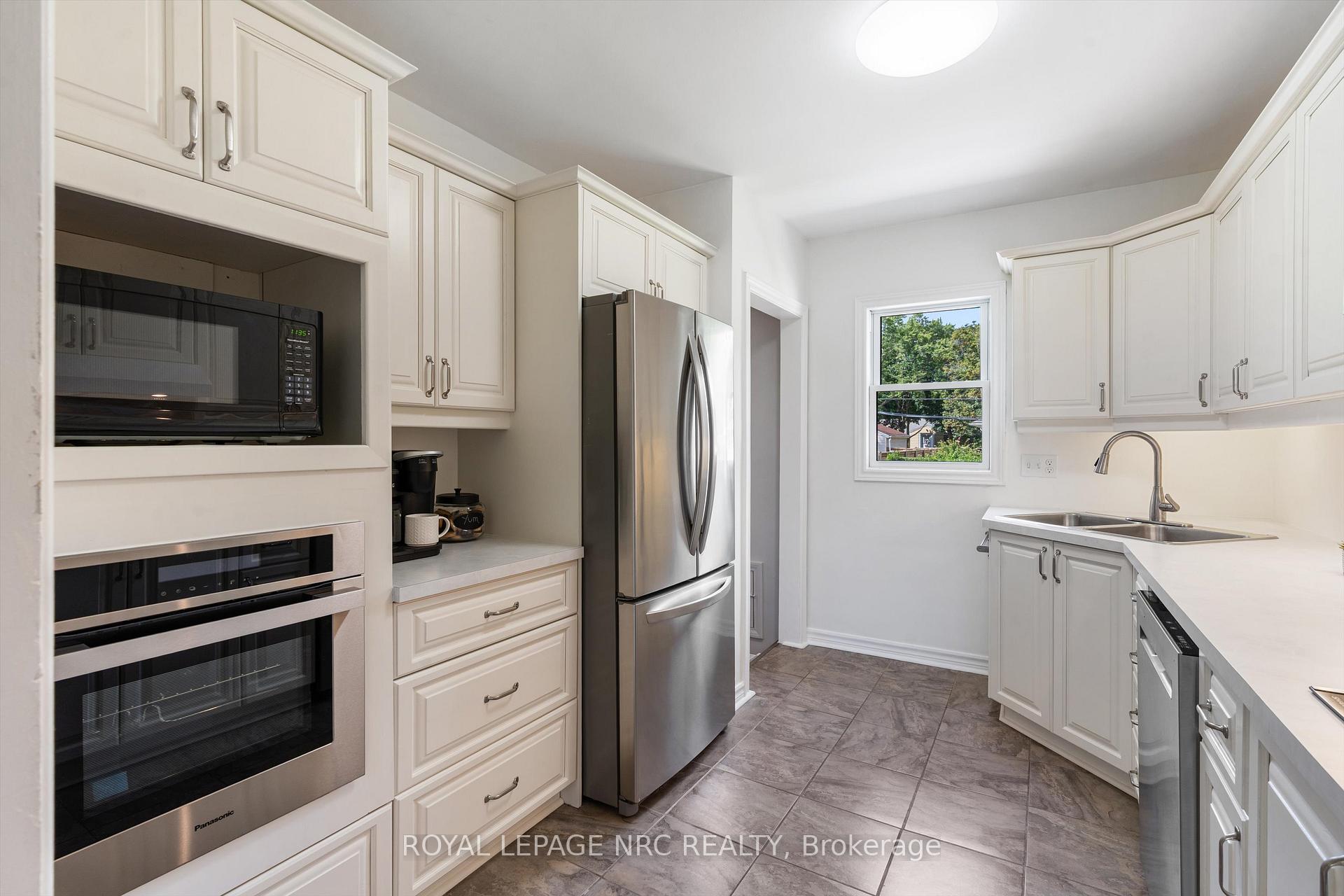 Photo 17 of 3 East Lynn Street E, St. Catharines, Vine/Linwell — HOMEH