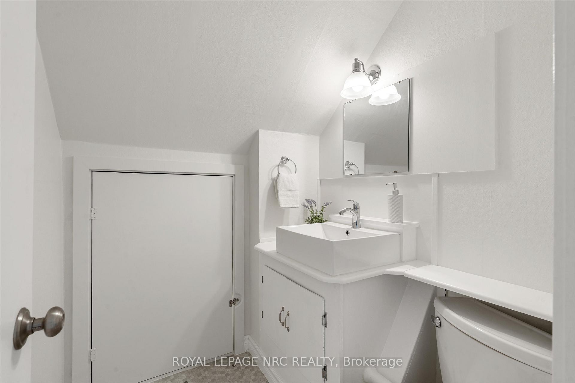 Photo 38 of 3 East Lynn Street E, St. Catharines, Vine/Linwell — HOMEH