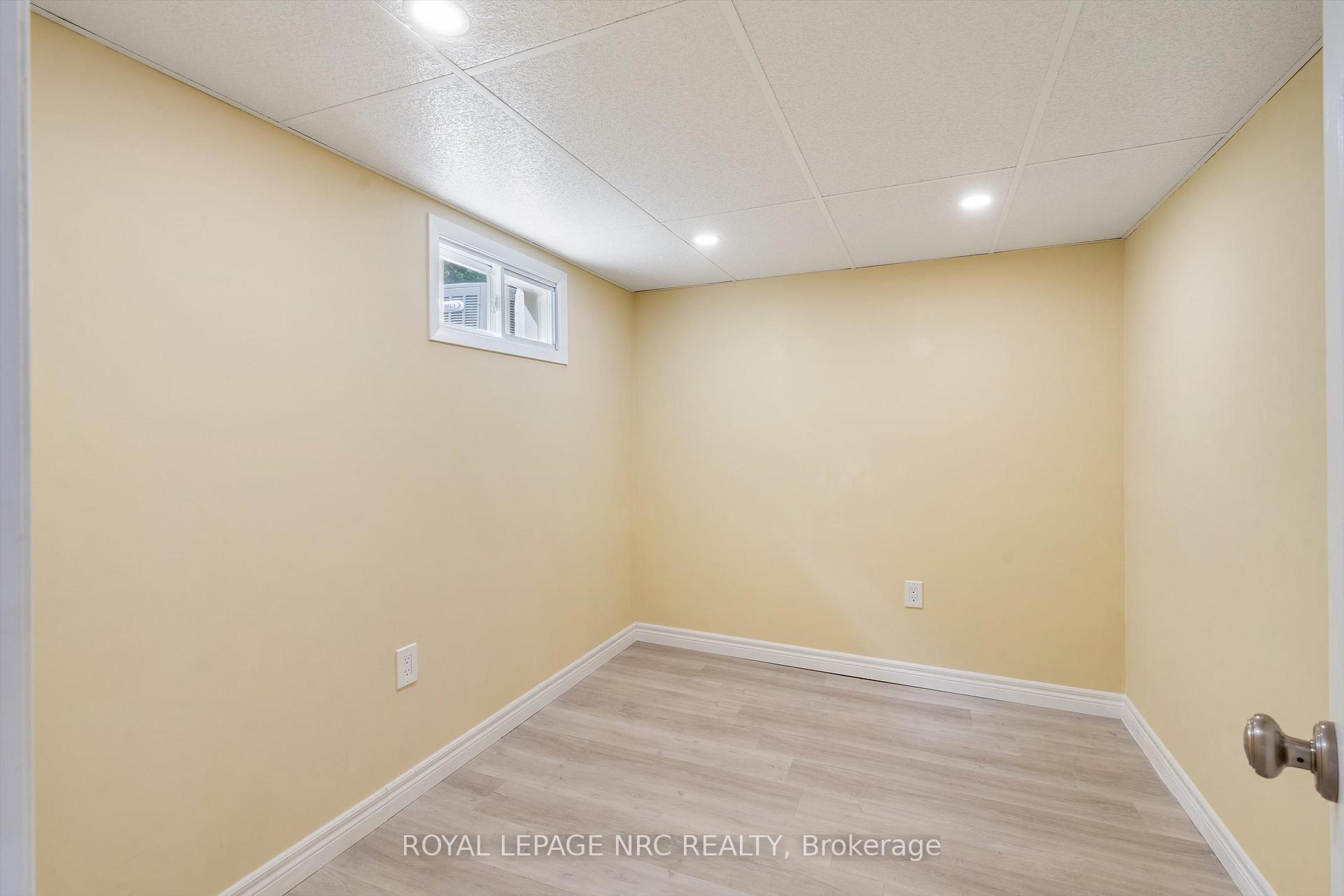 Photo 16 of 3 East Lynn Street E, St. Catharines, Vine/Linwell — HOMEH