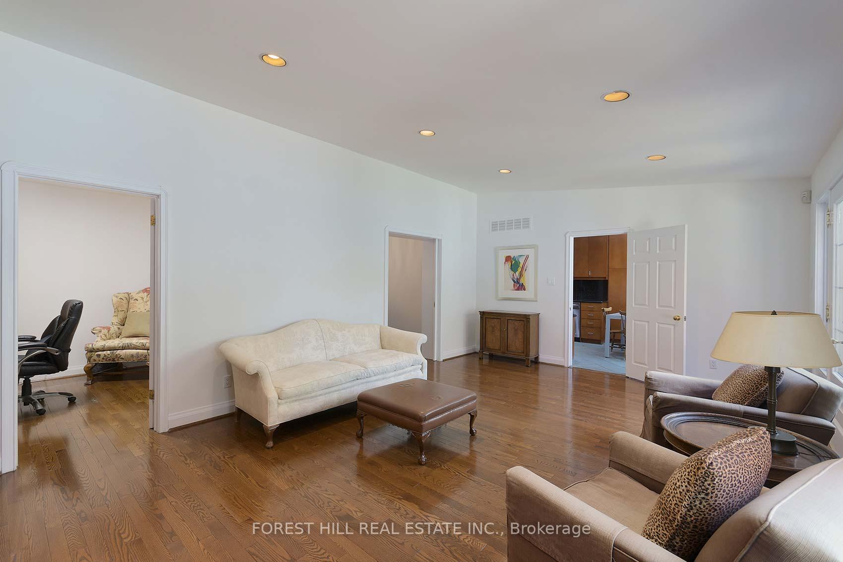 Photo 11 of 10 Peveril Hill S, Toronto, Humewood-Cedarvale — HOMEH