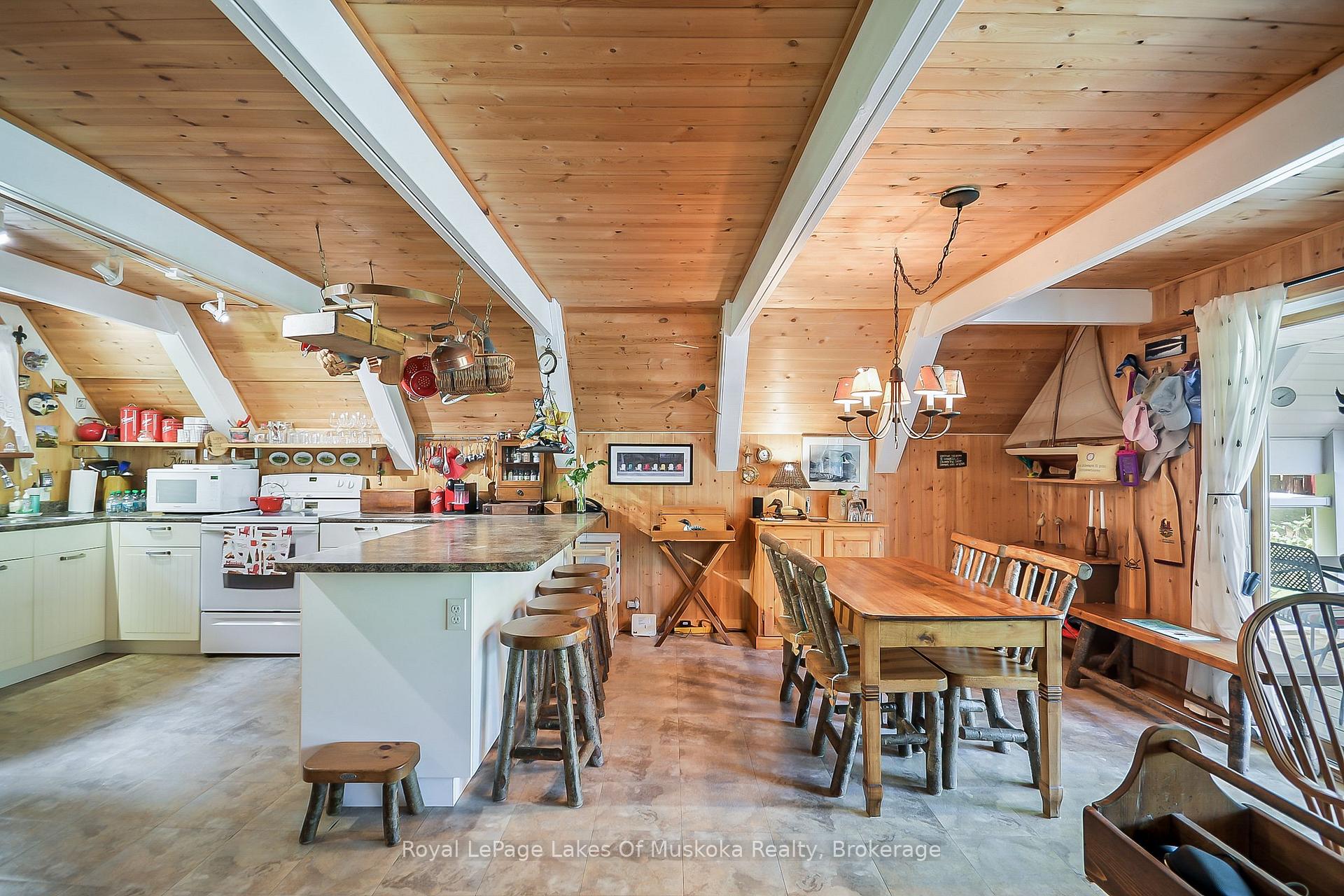 Photo 2 of 1005 Kirkpatrick Lane, Bracebridge, Draper — HOMEH