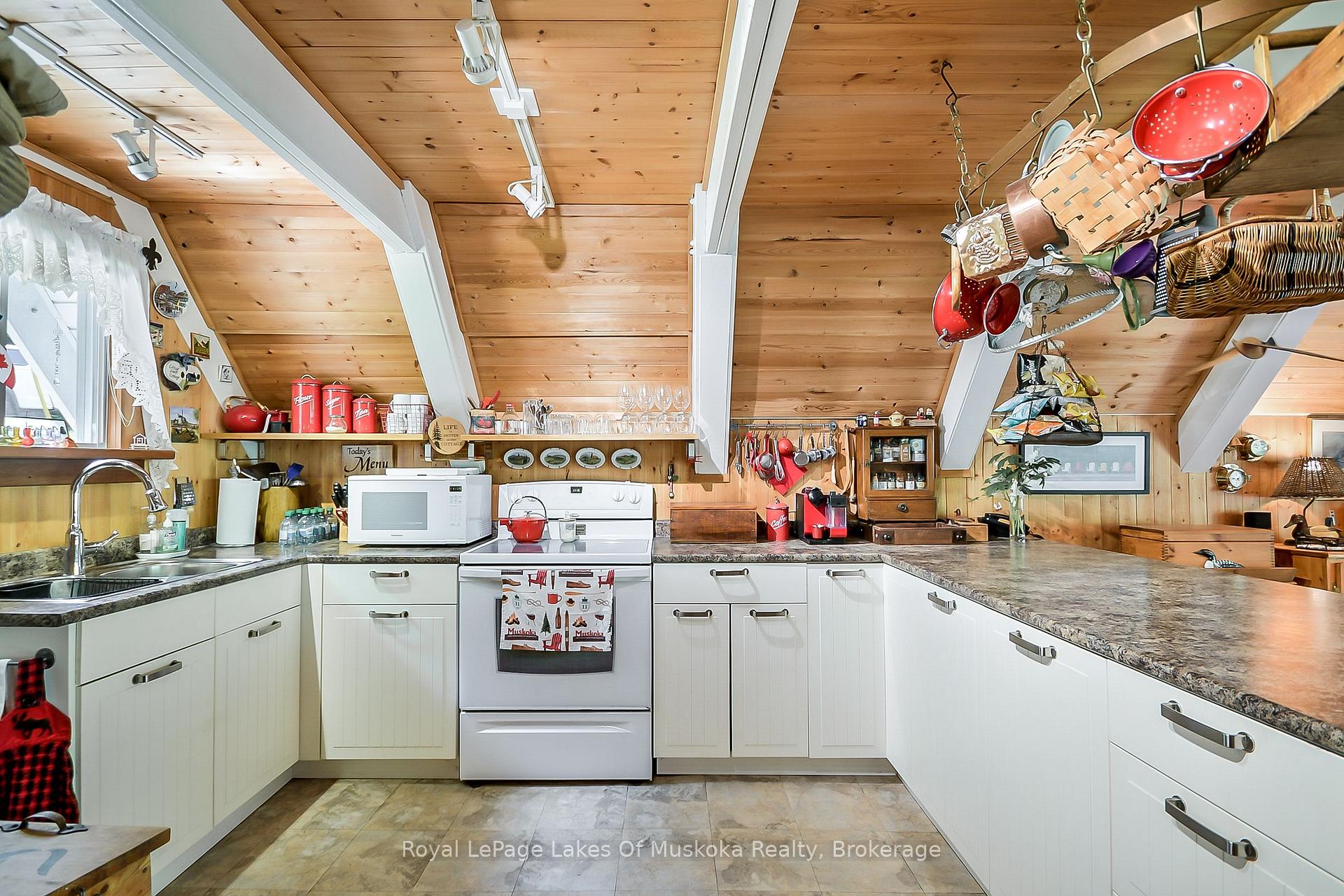 Photo 10 of 1005 Kirkpatrick Lane, Bracebridge, Draper — HOMEH
