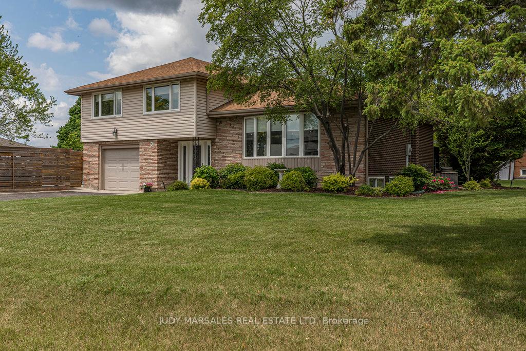 Photo 23 of 3 Romar Drive, Hamilton, Rural Flamborough — HOMEH