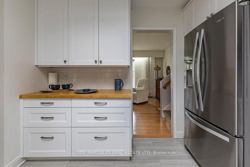 Photo 13 of 3 Romar Drive, Hamilton, Rural Flamborough — HOMEH