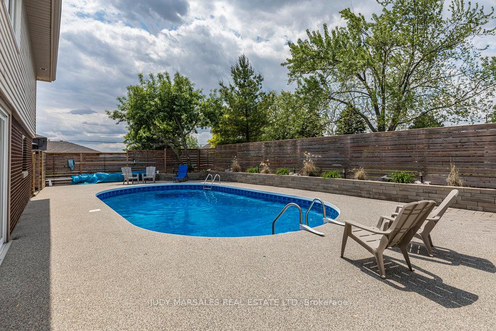 Photo 29 of 3 Romar Drive, Hamilton, Rural Flamborough — HOMEH