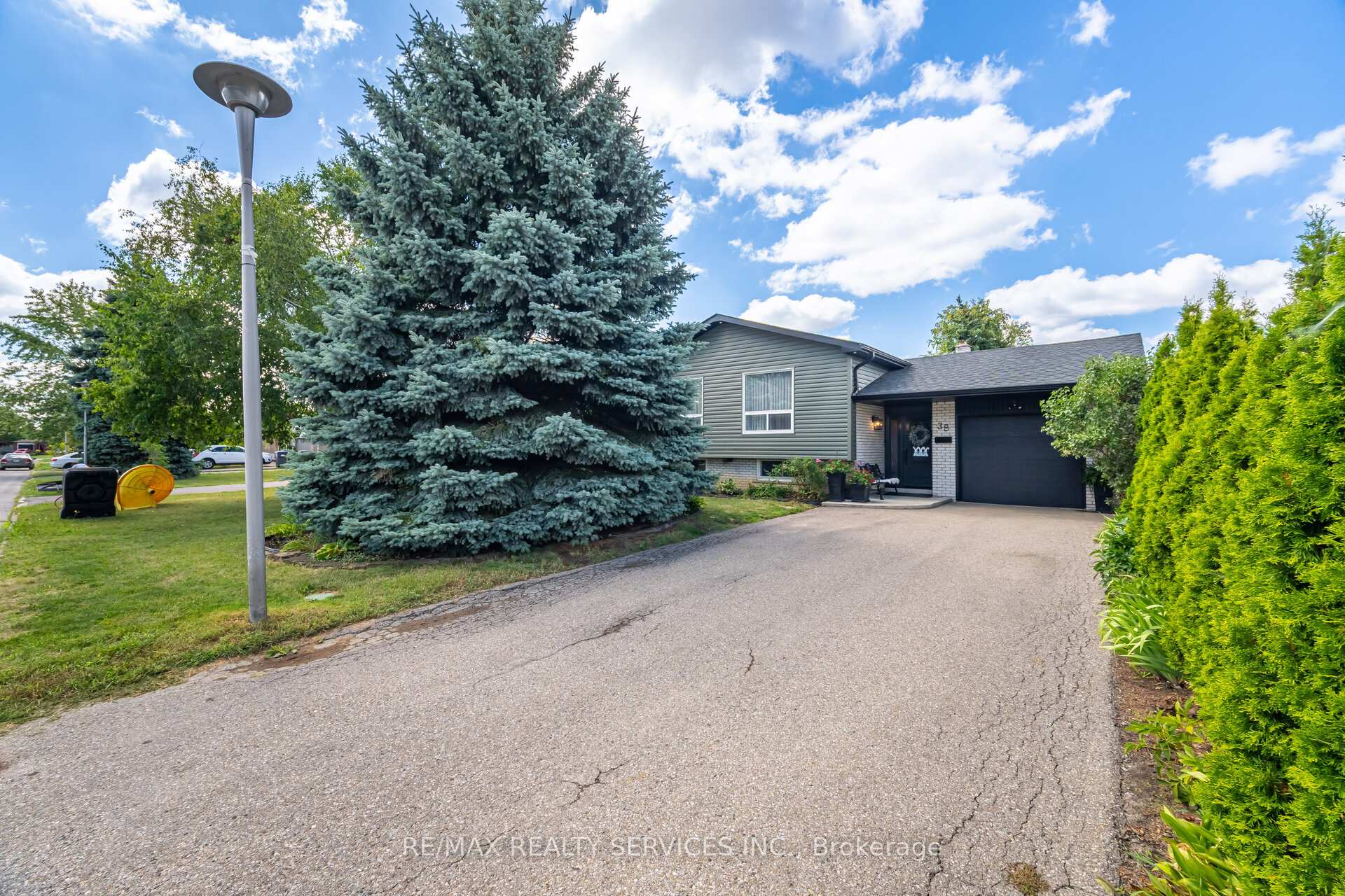Photo 4 of 38 Grassmere Crescent, Brampton, Northgate — HOMEH