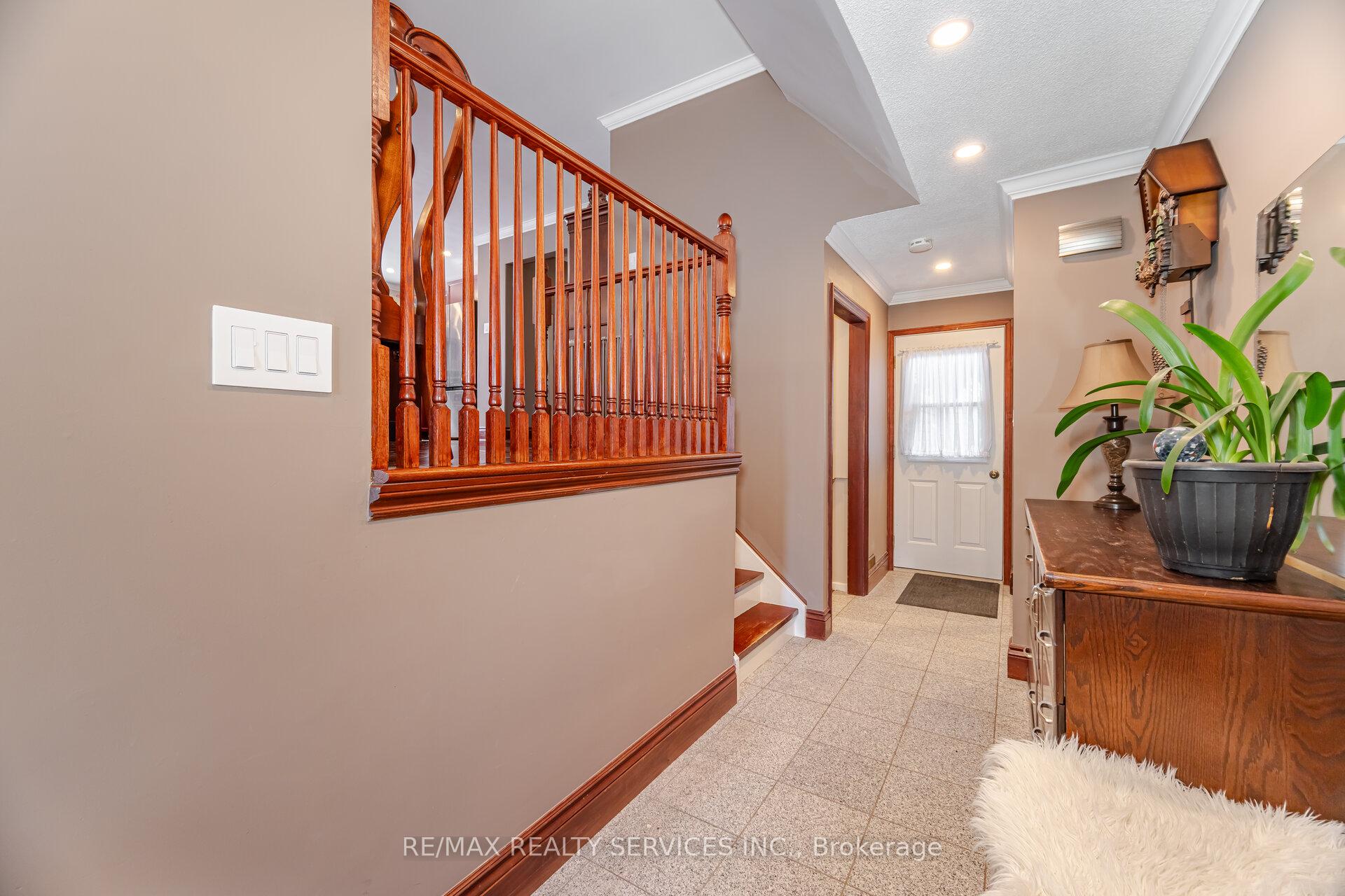 Photo 2 of 38 Grassmere Crescent, Brampton, Northgate — HOMEH