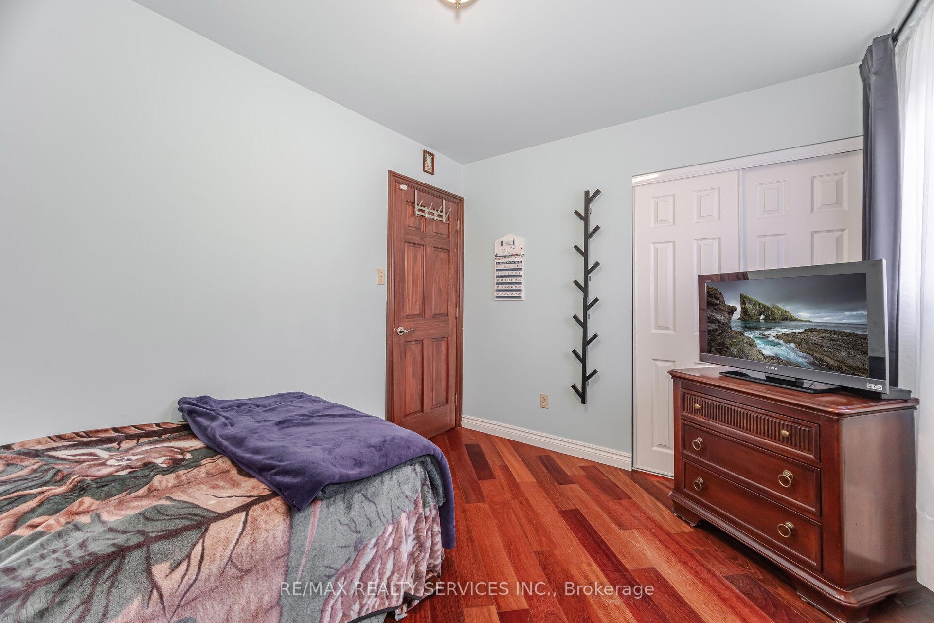 Photo 24 of 38 Grassmere Crescent, Brampton, Northgate — HOMEH