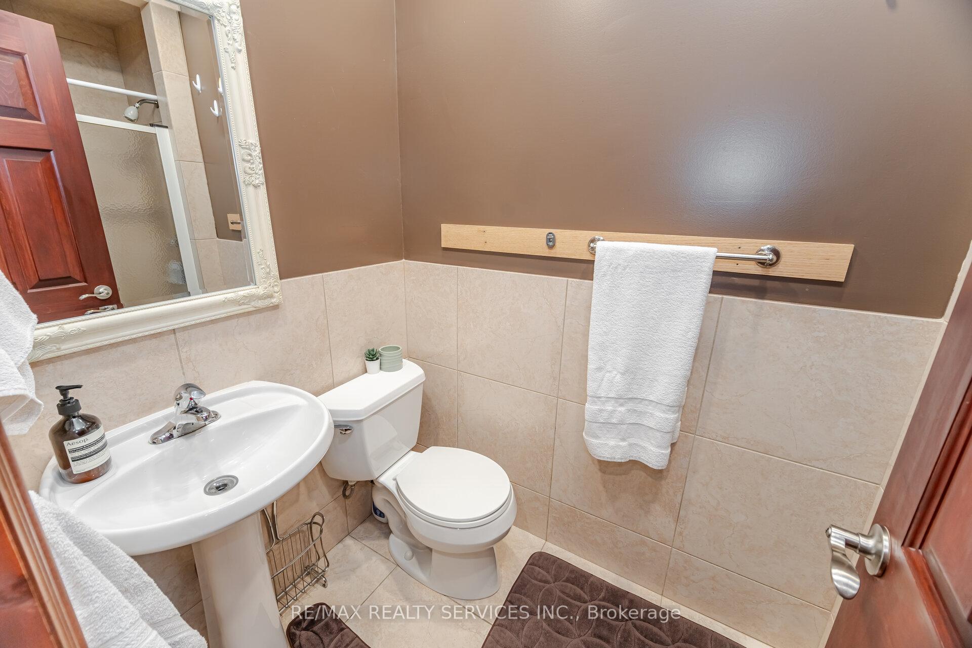 Photo 16 of 38 Grassmere Crescent, Brampton, Northgate — HOMEH