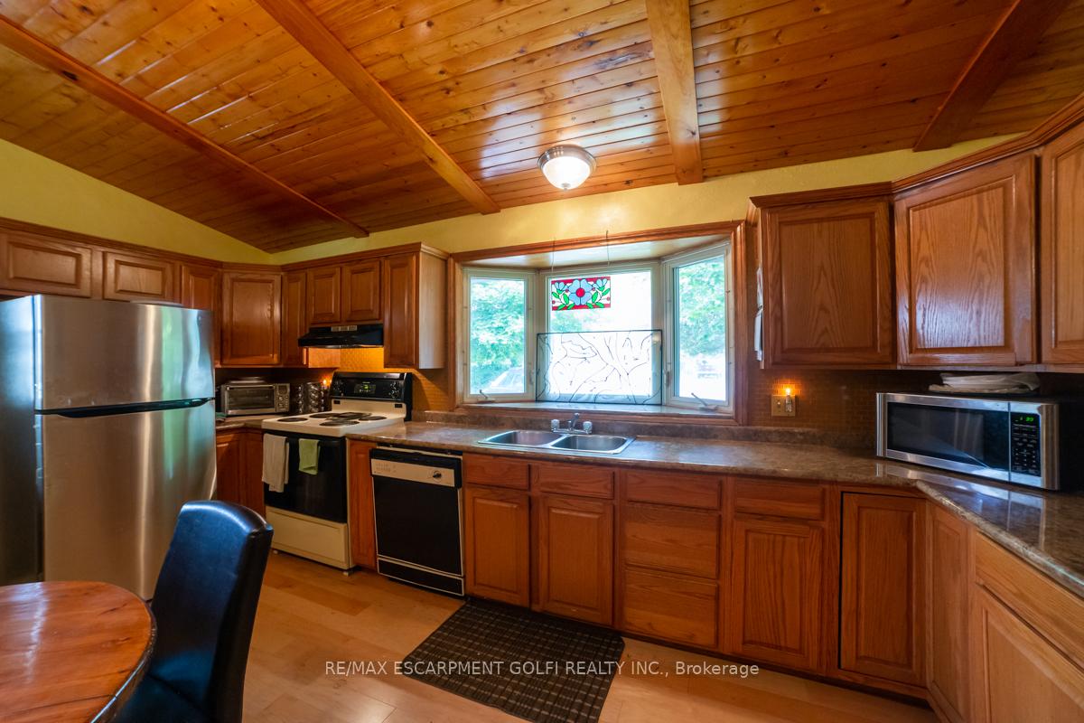 Photo 6 of 4572 Ontario Street, Lincoln, Lincoln Lake — HOMEH