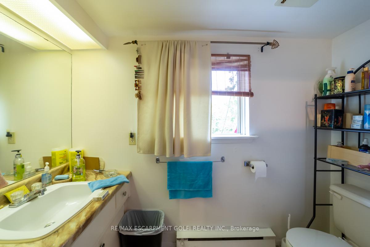 Photo 5 of 4572 Ontario Street, Lincoln, Lincoln Lake — HOMEH