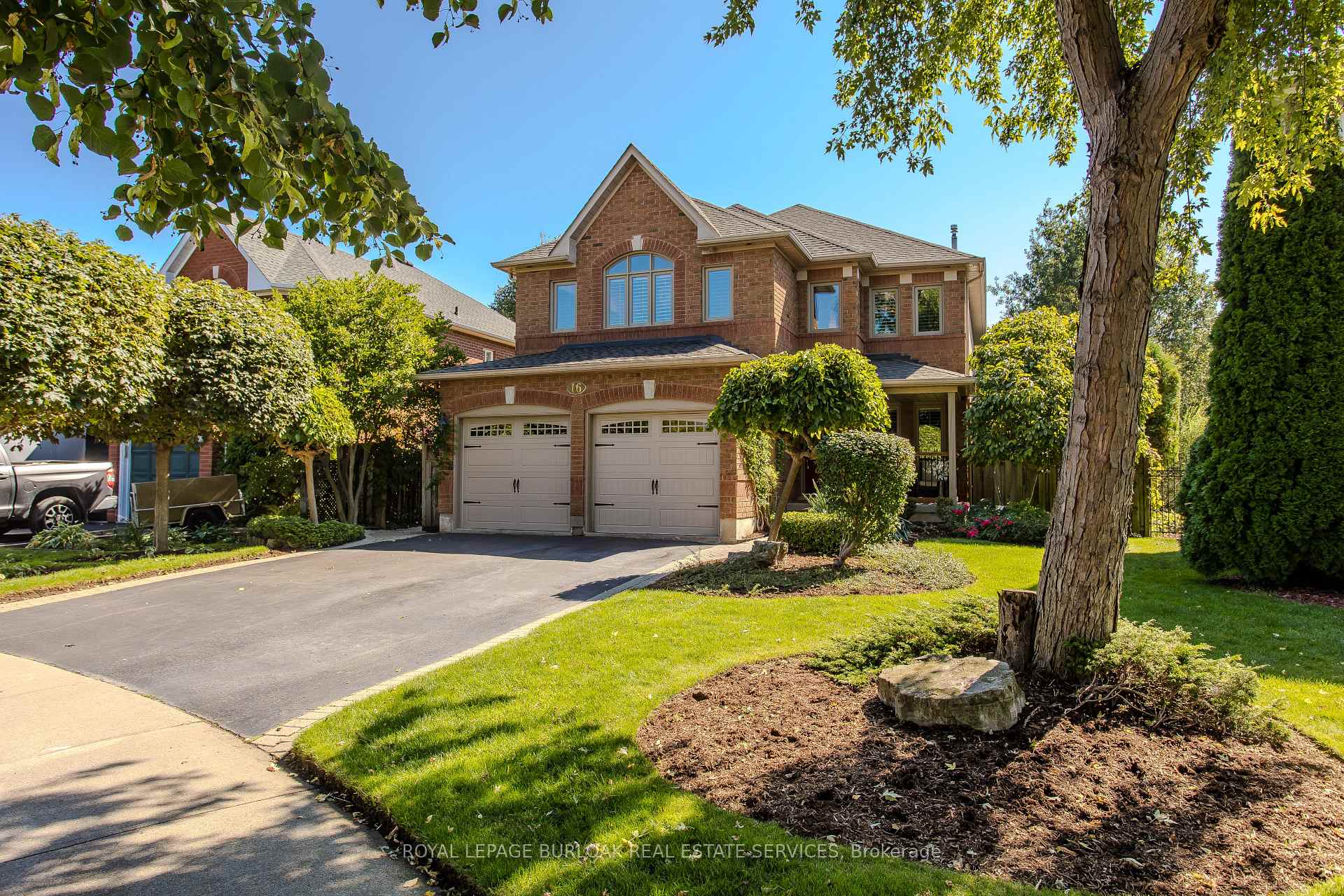 Photo 1 of 16 Arnhem Court, Hamilton, Waterdown — HOMEH